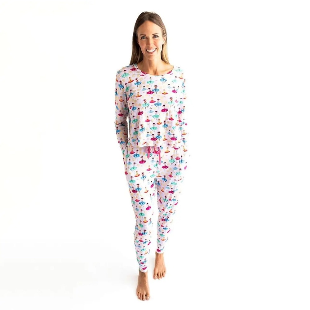 NWT Posh Peanut “Adalyn” Ice Skater Gold Snowflake Holiday Christmas Pajamas